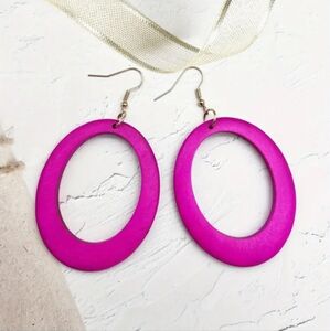 NEW Women fuschia oval wood earrings